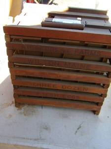 lot 340 image: Egg Box wooden  HOLDS 3 DOZEN - RIDGECREST FARMS  WILTON, MAINE