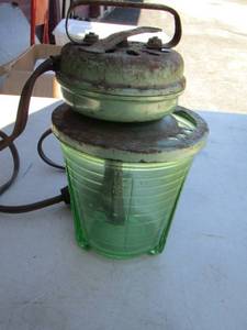 lot 353 image: VINTAGE MEASURING CUP MIXER  - URANIUM GLASS  - PROBABLY MADE BY VIDRIO