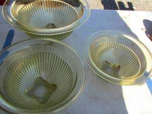 lot 356 image: DEPRESSION GREEN GLASS MIXING BOWLS   QTY 3