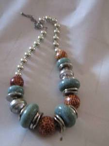 lot 378 image: Turquoise ladies necklace