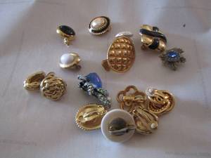 lot 364 image: various gold color womens clip on earrings