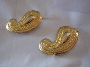 lot 382 image: gold colored ladies belt buckle