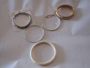 lot 390 image: womens bracelet lot