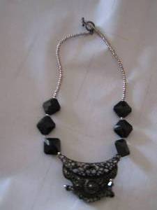 lot 419 image: black beaded ladies necklace