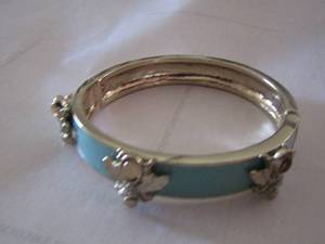 lot 410 image: Turquoise ladies bracelet
