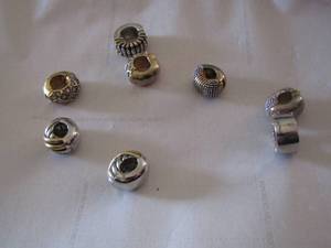 lot 376 image: womens clip on earrings