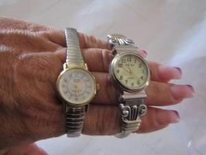lot 375 image: 2 ladies watches nice look