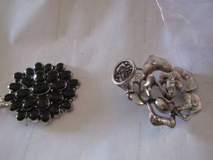 lot 417 image: rose shirt pins