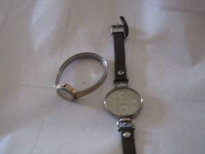 lot 412 image: womens watches