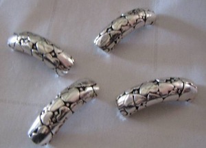 lot 386 image: 4 silver color pieces  possibly for a necklace