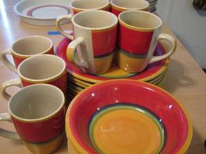 lot 64 image: Royal Norfolk bowls, coffee cups, dinner plates