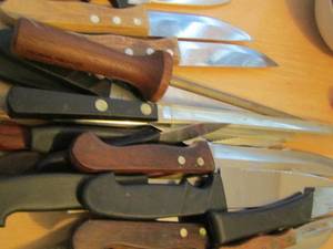 lot 70 image: large lot of knives