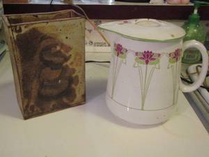 lot 75 image: White Tea POT & VASE