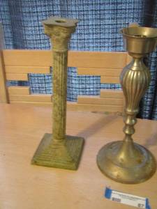 lot 87 image: qty 2 candle stands