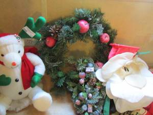 lot 174 image: Christmas dcor