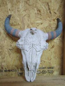 lot 219 image: Bull skull with a eagle head