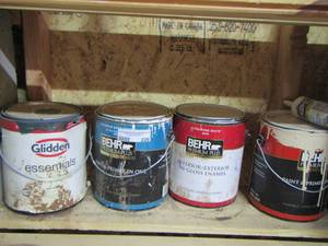 lot 220 image: used gallon cans of paint