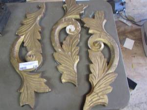 lot 236 image: FURNITURE DECOR GOLD PIECES