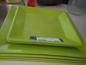 lot 337 image: green dinner plates and saucers