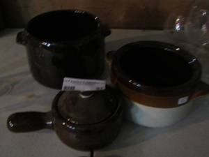 lot 97 image: Brown crock pottery- small handled brown pot with lid