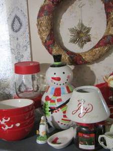 lot 181 image: Christmas lot, bowls , snowman dcor and more