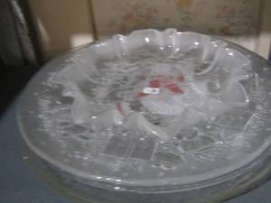 lot 183 image: glass Christmas platters