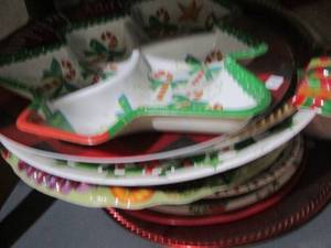 lot 184 image: Christmas platters, plates