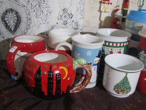lot 186 image: Christmas coffee cups and drinking cups