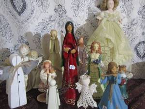 lot 187 image: holiday angel lot