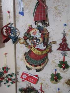 lot 193 image: Christmas ornaments plus