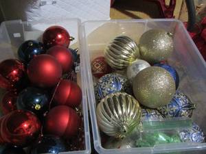 lot 208 image: Christmas ornaments plus