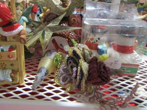 lot 220 image: Christmas lot