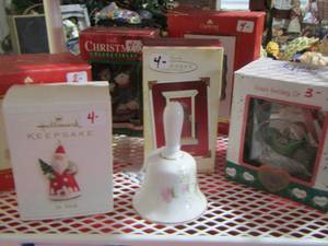 lot 219 image: Hallmark keepsake bells