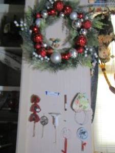 lot 226 image: door wreath and tree ornaments