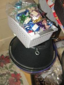 lot 278 image: dish racks- plastic bens- napkin holders plus