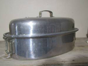 lot 243 image: large roaster with lid