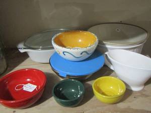 lot 255 image: salsa bowls- covered casserole