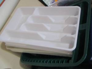 lot 271 image: dish drain and silverware drawer holder