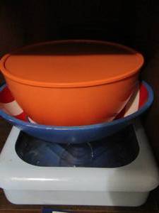 lot 273 image: mixing bowls- casserole dish holder