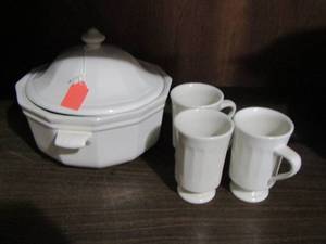 lot 276 image: WHITE SOUP TUREEN  - 3 coffee cups
