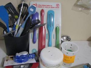 lot 284 image: kitchen utensils