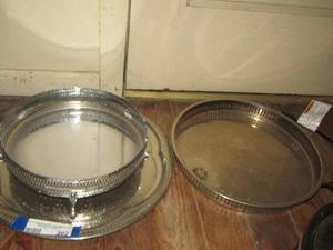 lot 302 image: 3 Silver platted trays