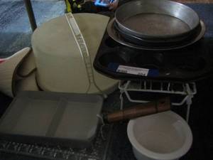 lot 304 image: cake plate, muffin pans, pie pans and more