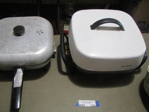 lot 323 image: ELECTRIC SKILLET   &  WESTBEND ELECTRIC COOKER