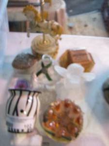 lot 102 image: various home dcor