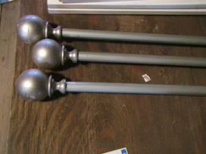 lot 147 image: curtain rods qty 3