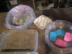 lot 148 image: pie plates, casserole dish, and more