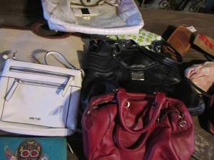 lot 155 image: lot of various purses