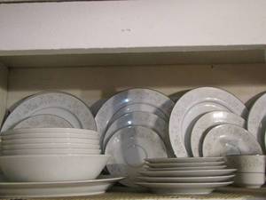 lot 7 image: Fine China Platinum Rose dish set