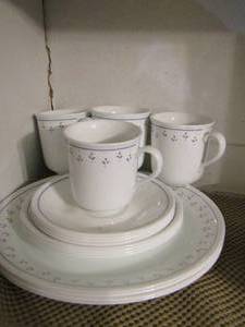 lot 61 image: CORNING WARE DISHES - 4 DINNER PLATE, 4 SAUCERS, 4 CUPS & 4  DESSERT PLATES